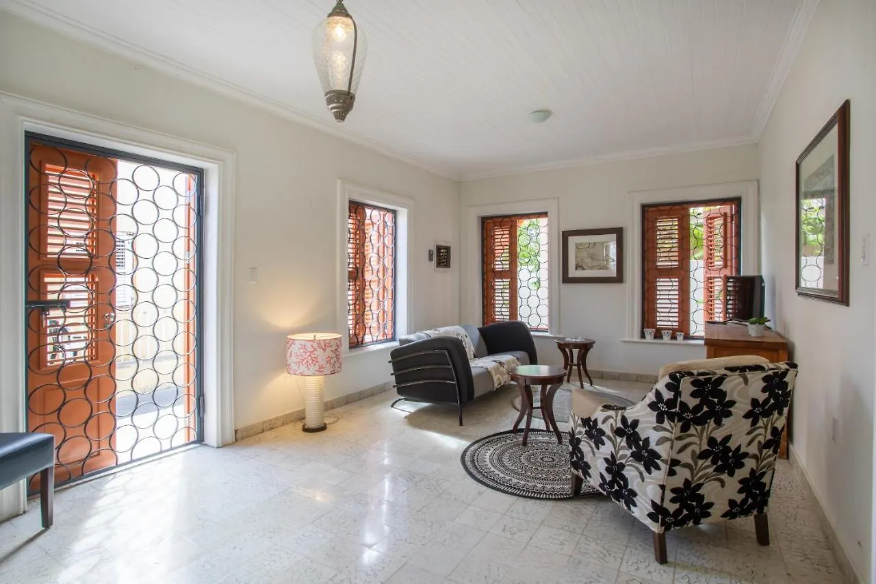 Authentic Old Town Apartment Willemstad