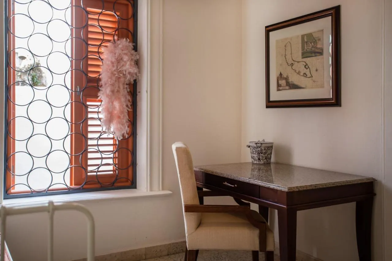 Authentic Old Town Apartment Willemstad