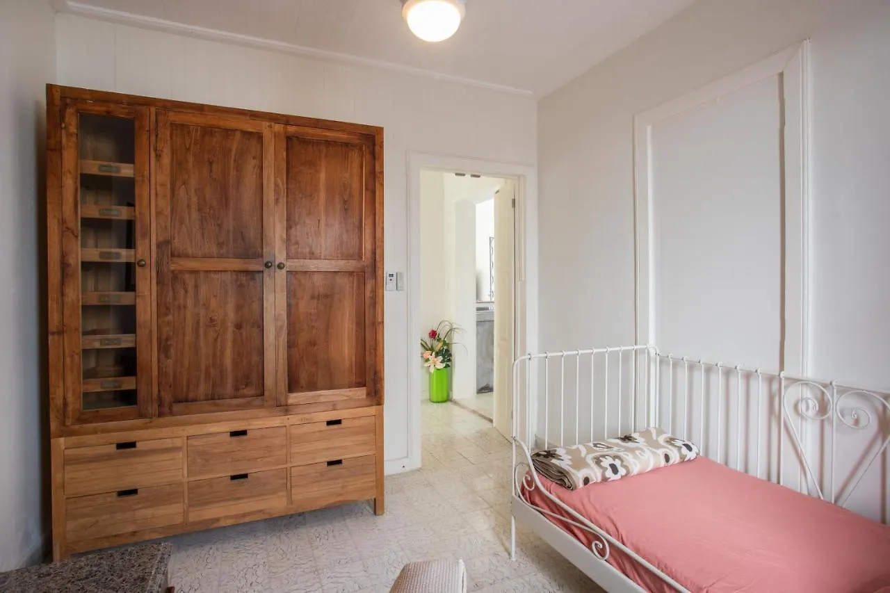 Authentic Old Town Apartment Willemstad 0*,